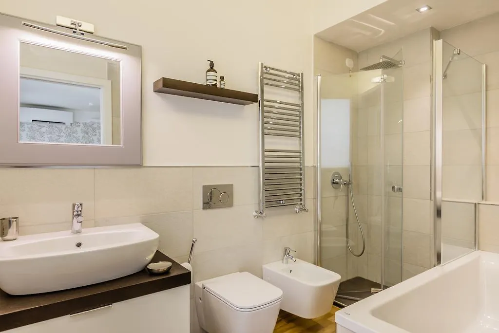 Apartment Casa Rebecca In Arco Della Pace Hotel Milan