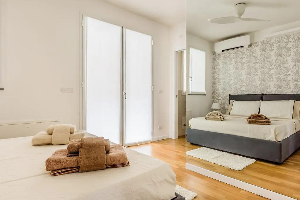 Casa Rebecca In Arco Della Pace Hotel Milan 0*,  Italy